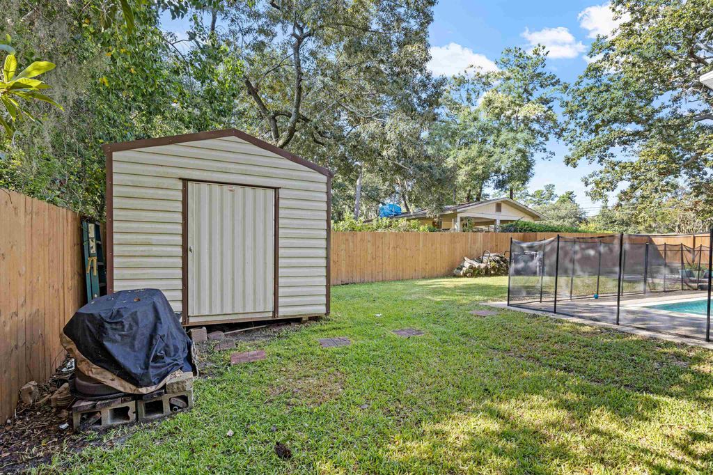 Image 38 of property listing at 2207 Mulberry Boulevard, Tallahassee, FL 32303