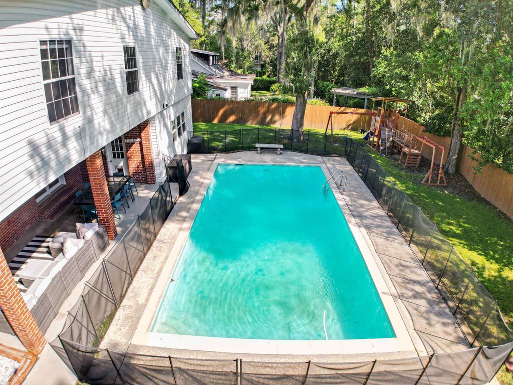 Image 4 of property listing at 2207 Mulberry Boulevard, Tallahassee, FL 32303