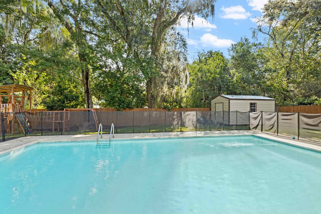Image 40 of property listing at 2207 Mulberry Boulevard, Tallahassee, FL 32303