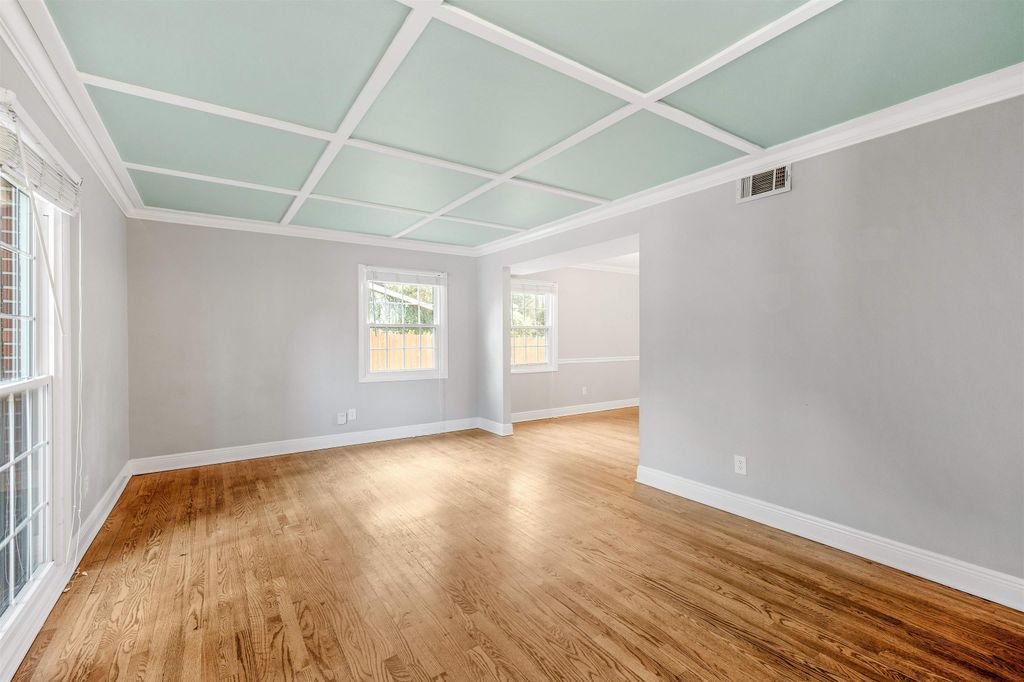 Image 8 of property listing at 2207 Mulberry Boulevard, Tallahassee, FL 32303