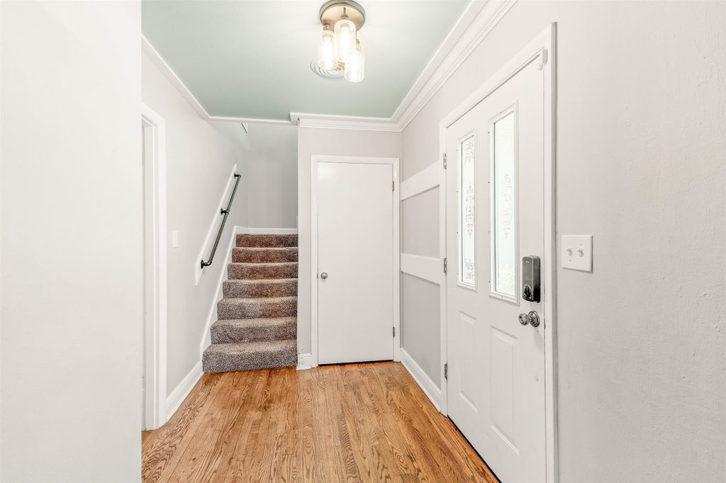 Image 9 of property listing at 2207 Mulberry Boulevard, Tallahassee, FL 32303