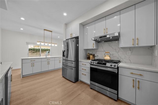 18340 Keswick Street 5, Reseda, CA 91335