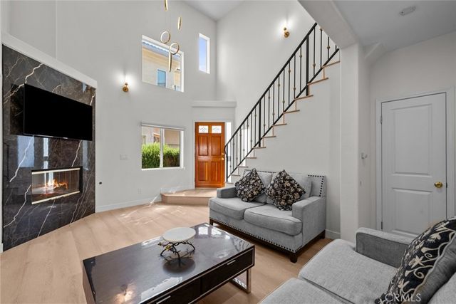 18340 Keswick Street 5, Reseda, CA 91335