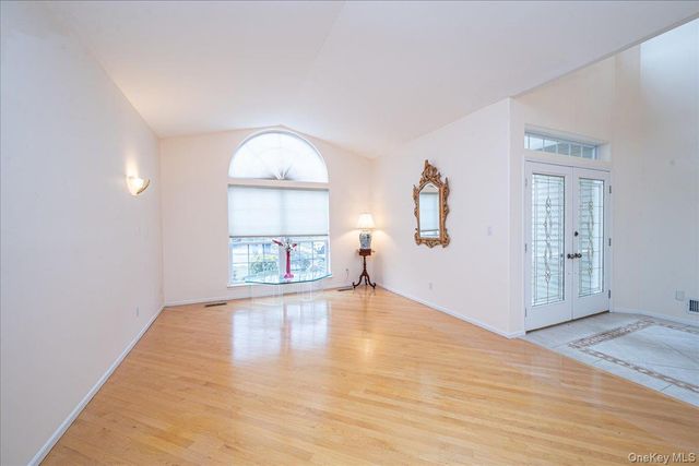 205 Windwatch Drive, Hauppauge, NY 11788