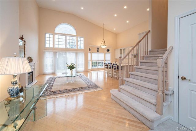 205 Windwatch Drive, Hauppauge, NY 11788