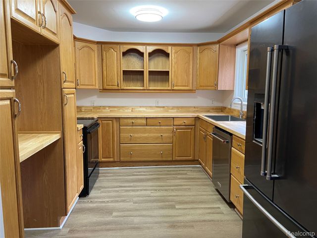 2646 Genes Drive, Auburn Hills, MI 48326