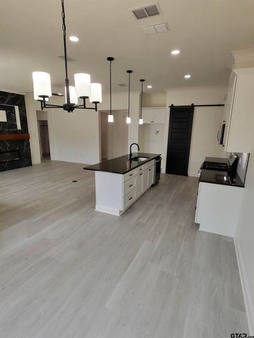 915 Alex Dr, Whitehouse, TX 75791