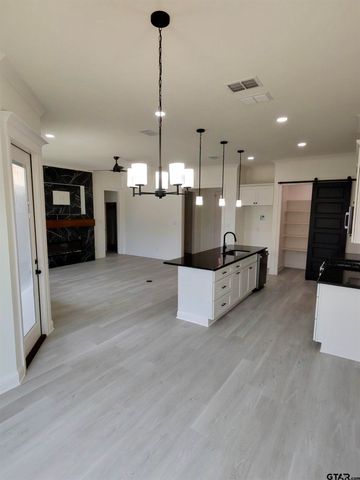 915 Alex Dr, Whitehouse, TX 75791