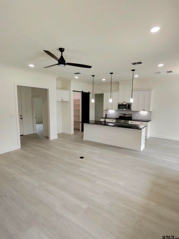 915 Alex Dr, Whitehouse, TX 75791