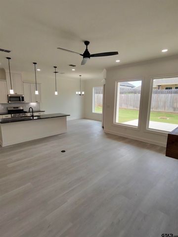 915 Alex Dr, Whitehouse, TX 75791