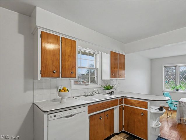 151 Roanoke Avenue, Cuyahoga Falls, OH 44221