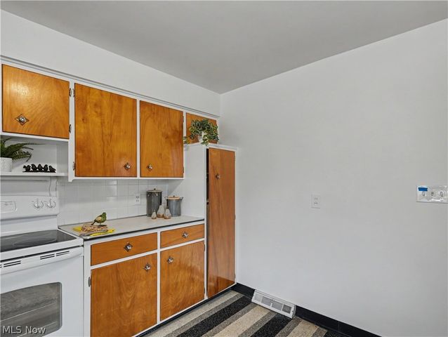 151 Roanoke Avenue, Cuyahoga Falls, OH 44221