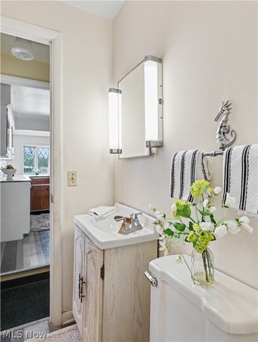 151 Roanoke Avenue, Cuyahoga Falls, OH 44221