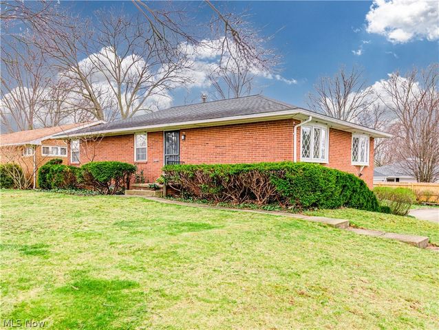 151 Roanoke Avenue, Cuyahoga Falls, OH 44221