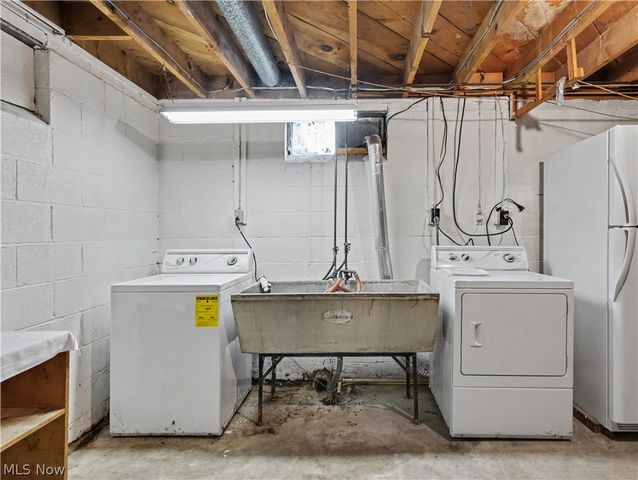 151 Roanoke Avenue, Cuyahoga Falls, OH 44221