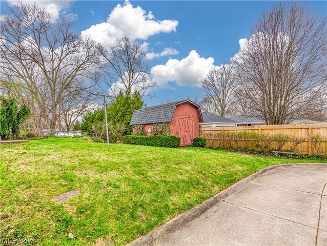 151 Roanoke Avenue, Cuyahoga Falls, OH 44221