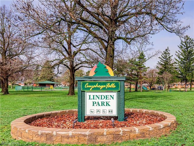 151 Roanoke Avenue, Cuyahoga Falls, OH 44221