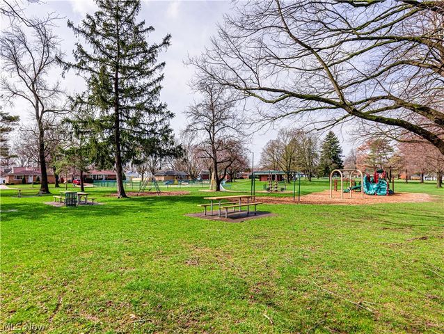 151 Roanoke Avenue, Cuyahoga Falls, OH 44221