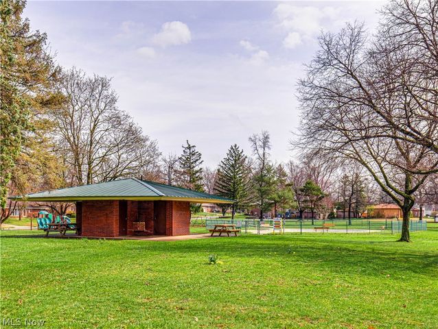 151 Roanoke Avenue, Cuyahoga Falls, OH 44221