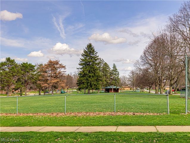 151 Roanoke Avenue, Cuyahoga Falls, OH 44221