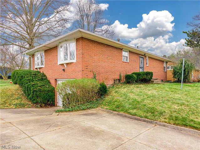 151 Roanoke Avenue, Cuyahoga Falls, OH 44221