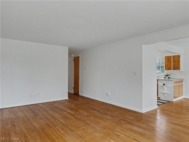 151 Roanoke Avenue, Cuyahoga Falls, OH 44221