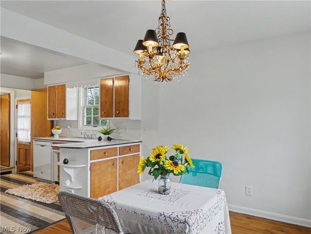 151 Roanoke Avenue, Cuyahoga Falls, OH 44221