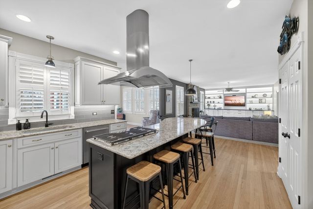 5304 Rita Avenue, Crystal Lake, IL 60014