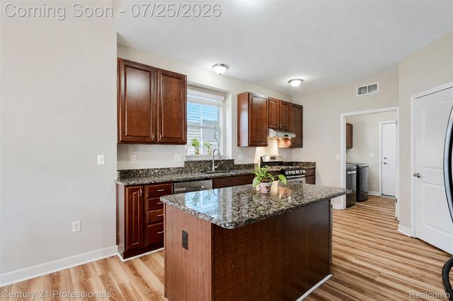 27089 Maxwell Court, Novi, MI 48374