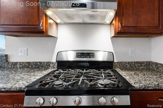 27089 Maxwell Court, Novi, MI 48374