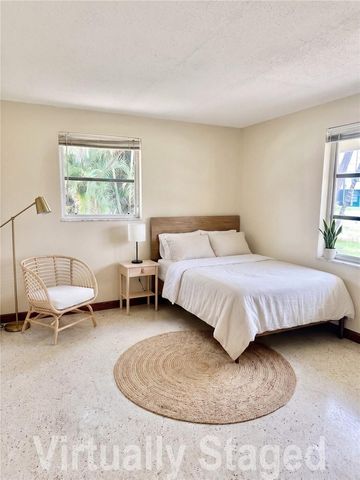 270 W SEMINOLE DRIVE, Venice, FL 34293