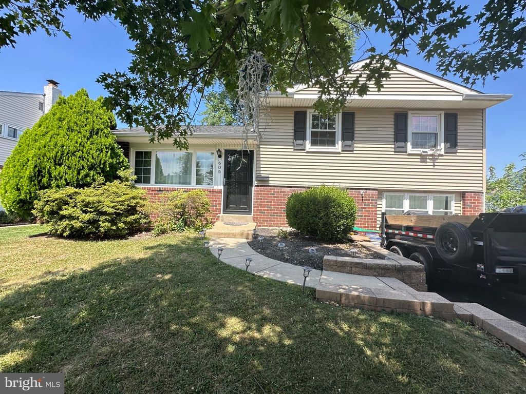605 EXTON RD, Hatboro, PA 19040