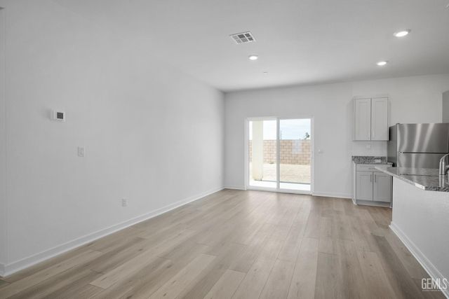 8302 Gray Jay Court, Bakersfield, CA 93306