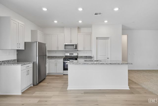 8302 Gray Jay Court, Bakersfield, CA 93306