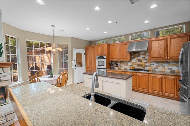 117 Treescape Circle, The Woodlands, TX 77381