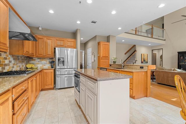 117 Treescape Circle, The Woodlands, TX 77381