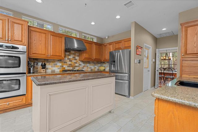 117 Treescape Circle, The Woodlands, TX 77381