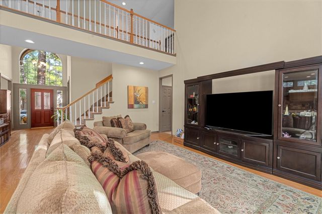 117 Treescape Circle, The Woodlands, TX 77381