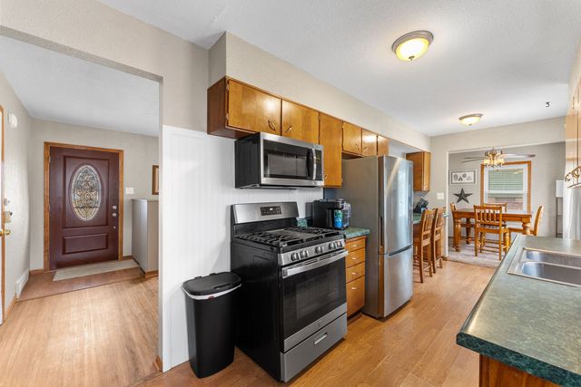 1135 5th Avenue N, Clinton, IA 52732