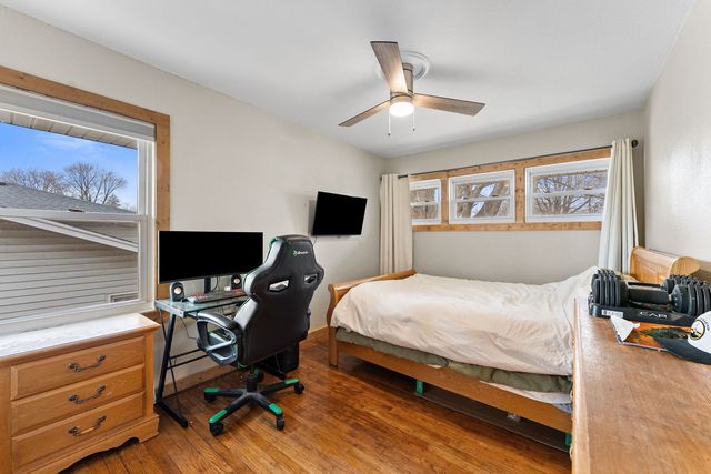 1135 5th Avenue N, Clinton, IA 52732