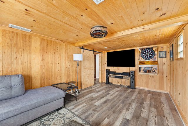 1135 5th Avenue N, Clinton, IA 52732