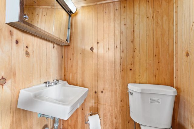 1135 5th Avenue N, Clinton, IA 52732