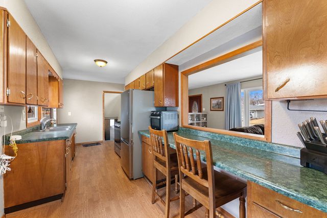 1135 5th Avenue N, Clinton, IA 52732