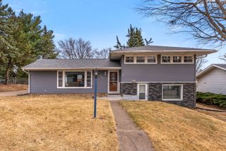 1135 5th Avenue N, Clinton, IA 52732