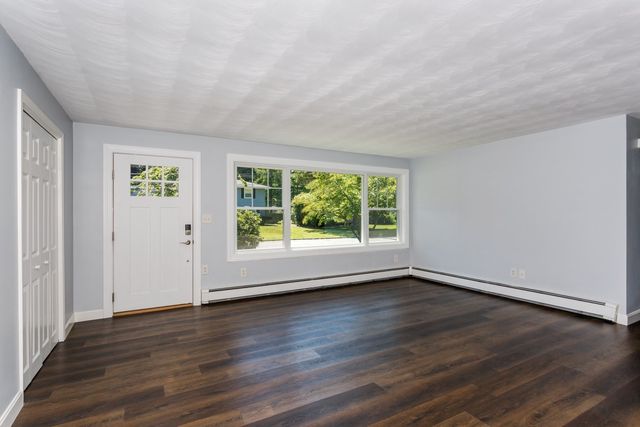 12 Terri Rd, Framingham, MA 01701