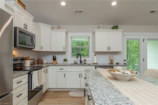 32 Ranchor Drive, Thomasville, NC 27360