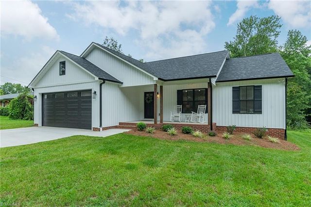 32 Ranchor Drive, Thomasville, NC 27360