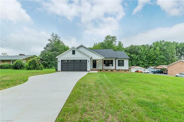 32 Ranchor Drive, Thomasville, NC 27360
