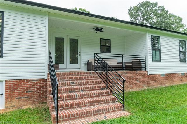 32 Ranchor Drive, Thomasville, NC 27360