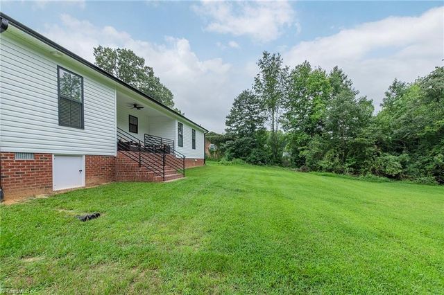 32 Ranchor Drive, Thomasville, NC 27360